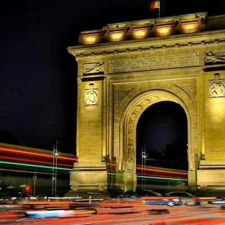 Luxury By The Park / Arch Of Triumph *