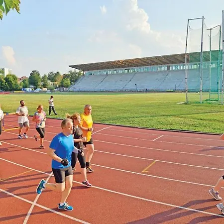 Luxury By The Park / Arch Of Triumph *