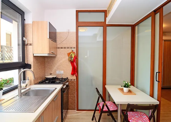 Luxury By The Park / Arch Of Triumph *