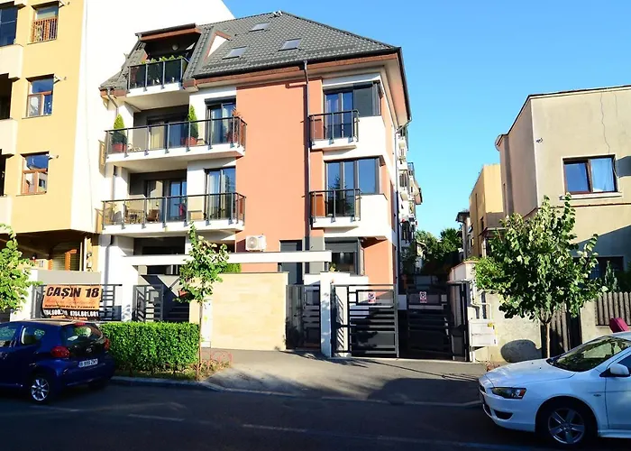 Luxury By The Park / Arch Of Triumph *