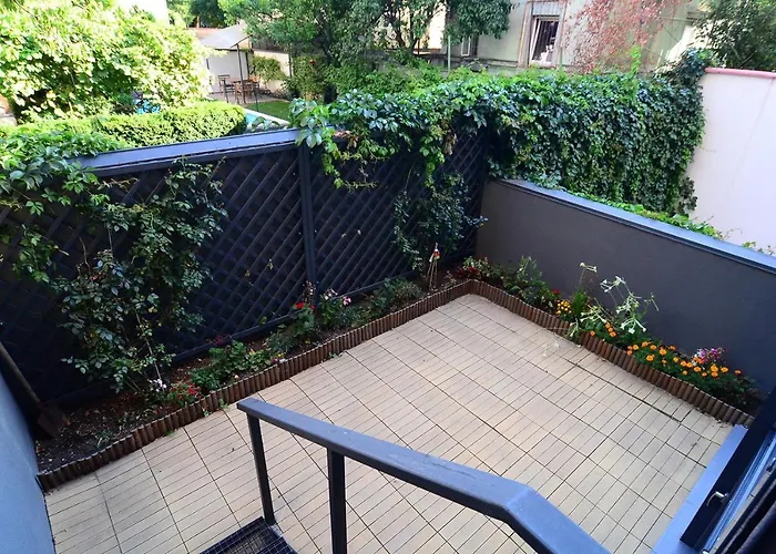 Apartment Luxury By The Park / Arch Of Triumph