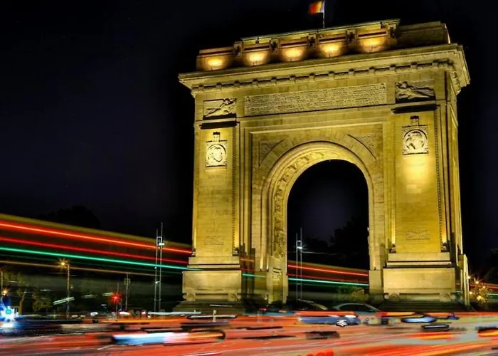 Luxury By The Park / Arch Of Triumph *