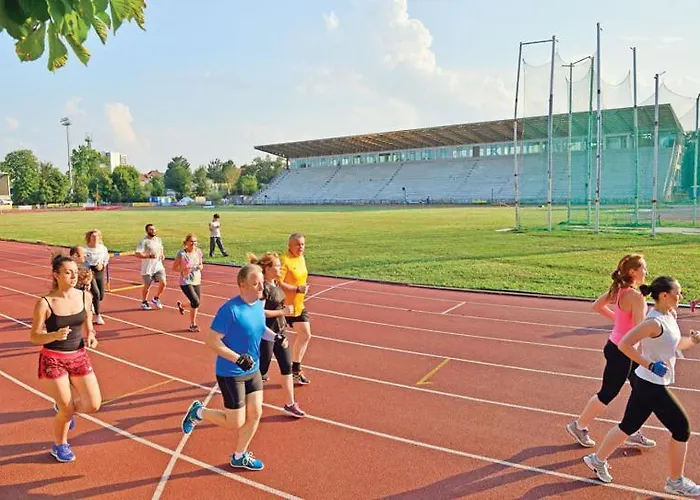 Luxury By The Park / Arch Of Triumph *