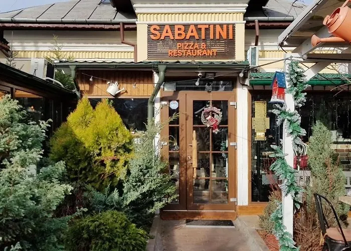 Luxury By The Park / Arch Of Triumph