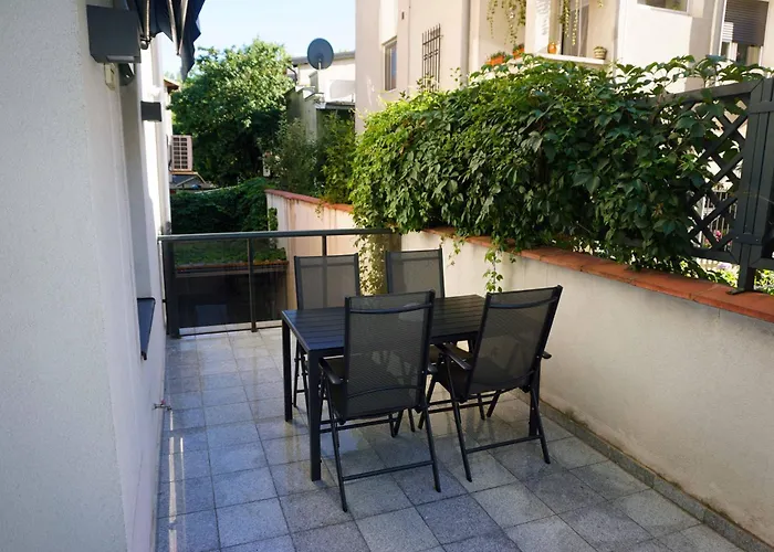 Apartament Luxury By The Park / Arch Of Triumph *