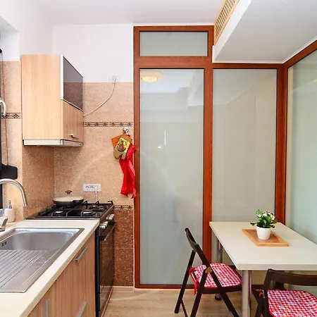 Luxury By The Park / Arch Of Triumph *