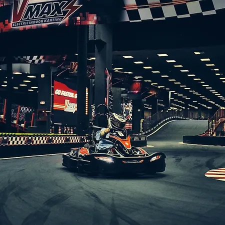 Luxury By The Park / Arch Of Triumph *