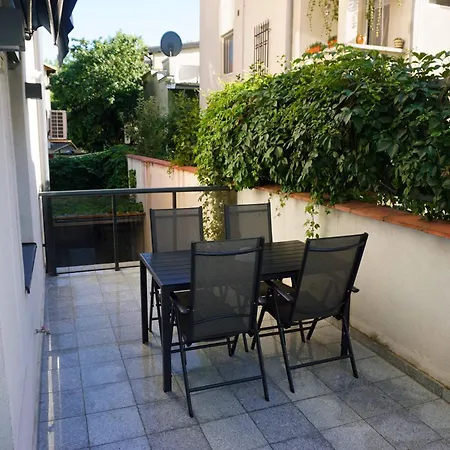 Apartament Luxury By The Park / Arch Of Triumph *